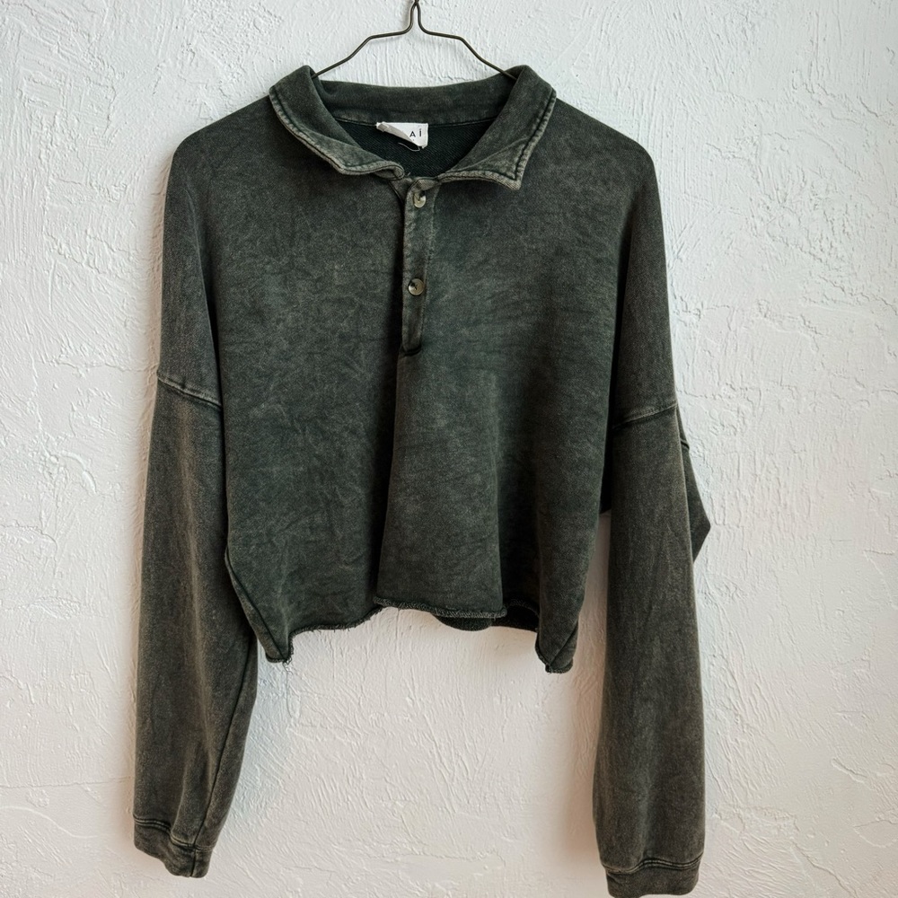 SOLAÍ cropped oversized quarter button sweater - Picture 2 of 7